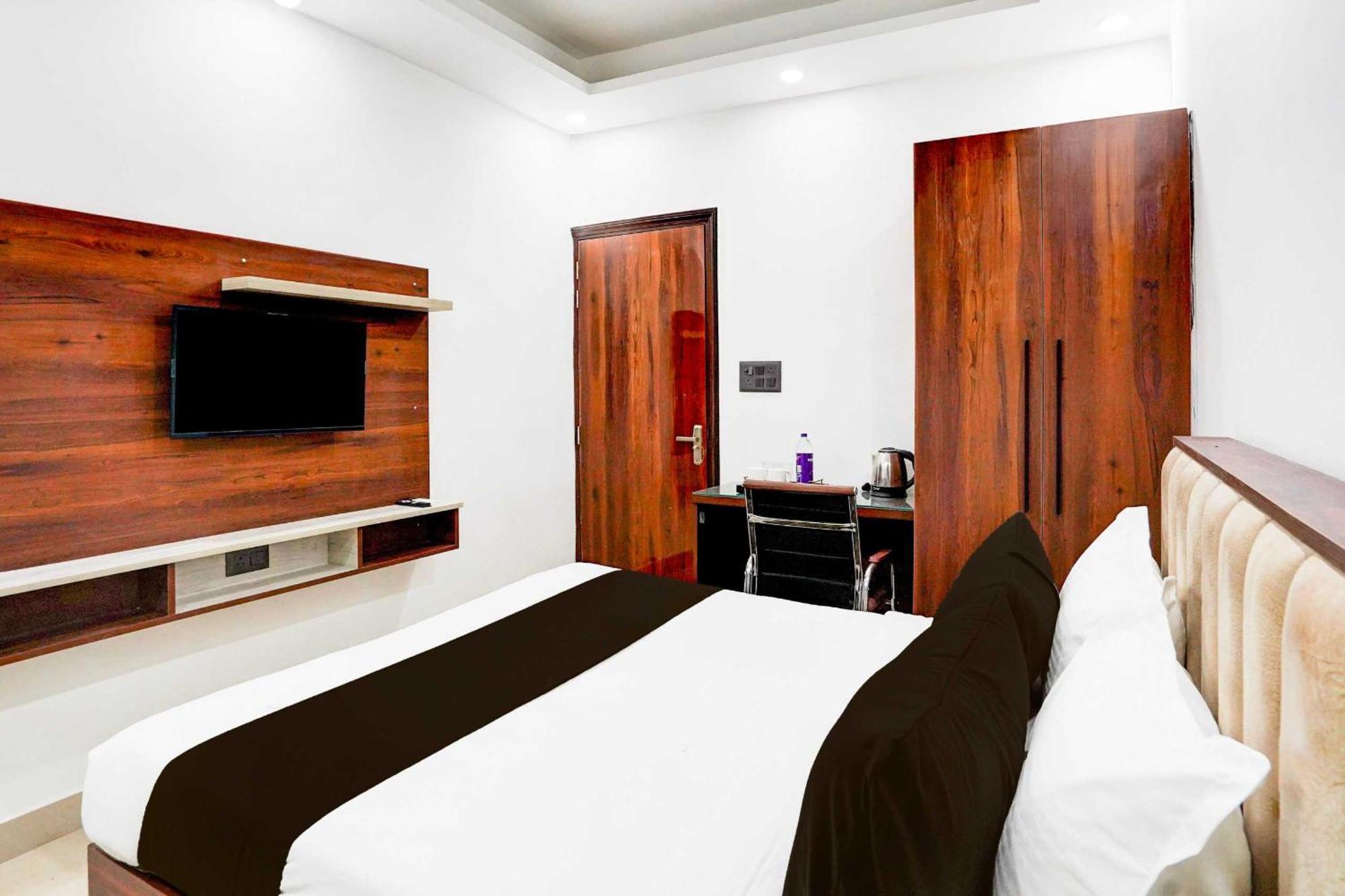 Super Hotel O Global Ню Делхи Екстериор снимка